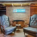 Serene Escape Your Private Room In Frankfort